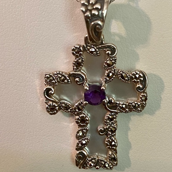 Silver Cross Pendant Necklace! - Picture 4 of 7